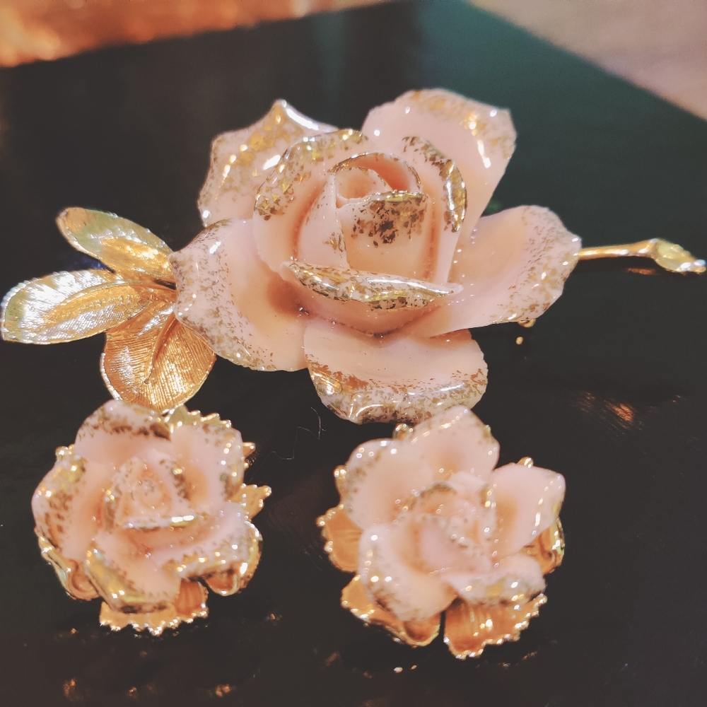 Stunning China Rose Brooch and Earrings set